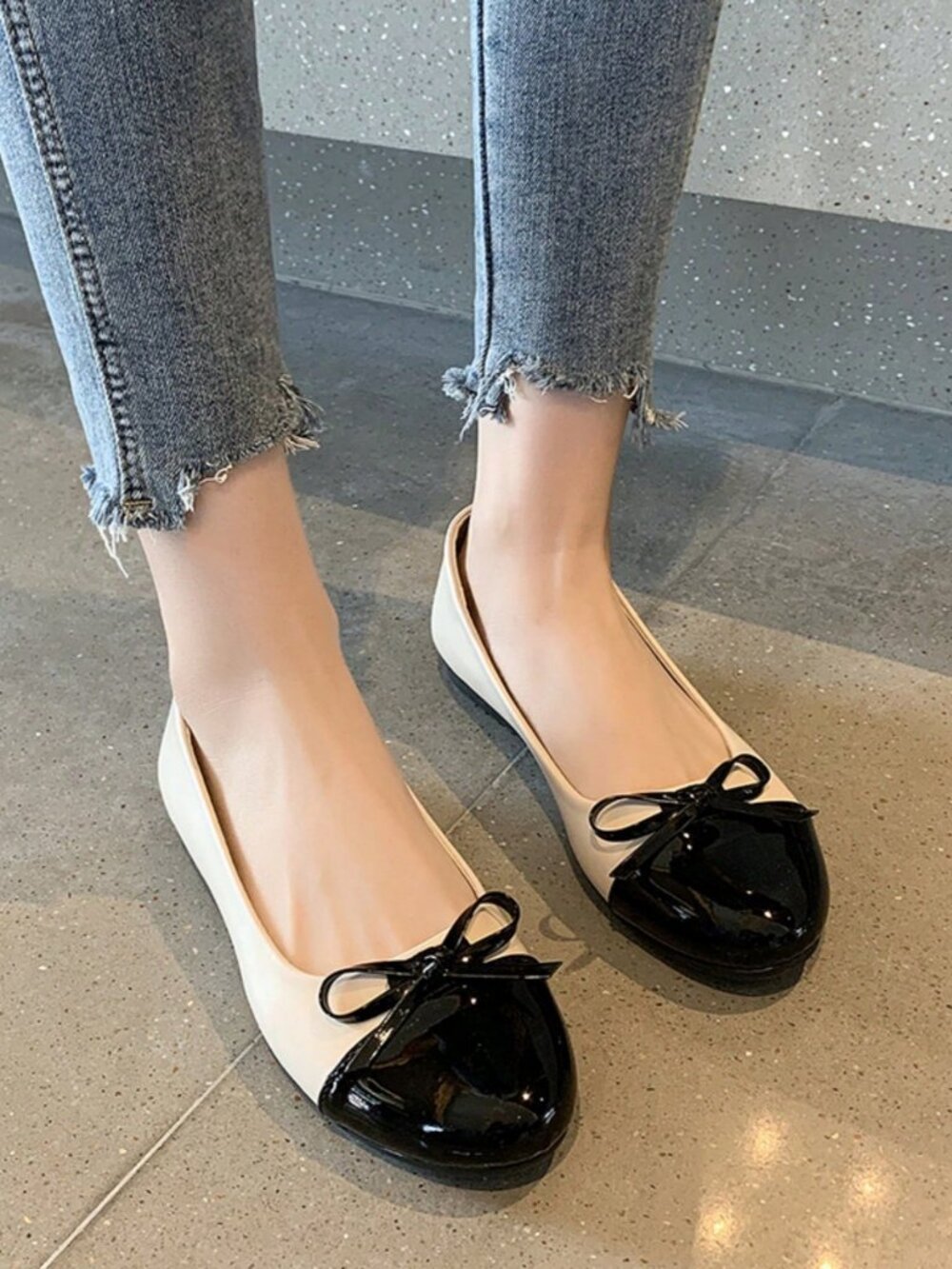 Black And White Women's Minimalist Colorblock Bow Flat Shoes